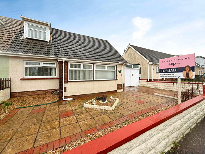 3 Bedroom Semi-Detached Bungalow For Sale In Elizabeth Close, Ynysforgan, Swansea, SA6