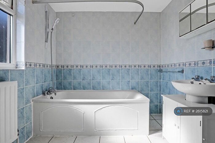3 Bedroom Flat To Rent In Croydon Road, Beckenham, BR3
