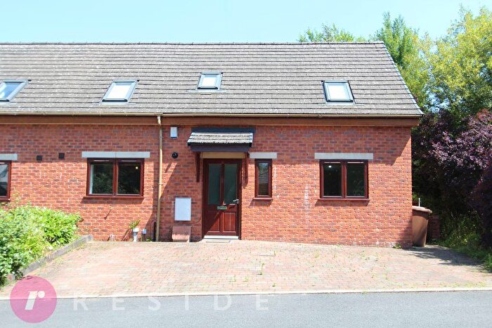 4 Bedroom Semi Detached House For Sale In Croft Mews, Milnrow, Rochdale, OL16