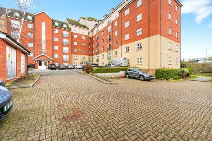 3 Bedroom Flat For Sale In Palgrave Road, Bedford, Bedfordshire, MK42
