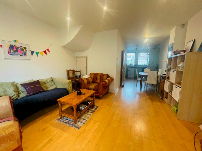 4 Bedroom Terraced House To Rent In Moffat Road, Tooting, SW17