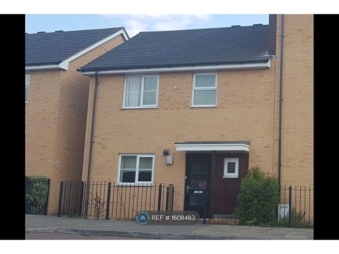 2 Bedroom Semi-Detached House To Rent In Drake Way, Reading, RG2