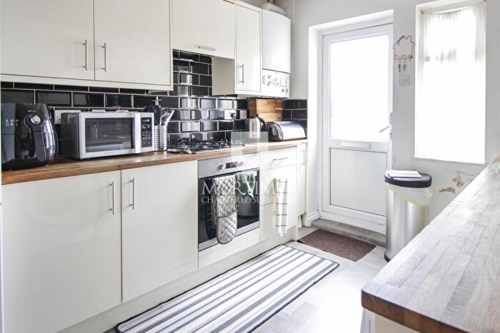 3 Bedroom Apartment To Rent In Chase Side, London, N14