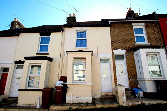 2 Bedroom Terraced House For Sale In Connaught Road, Chatham, Kent, ME4