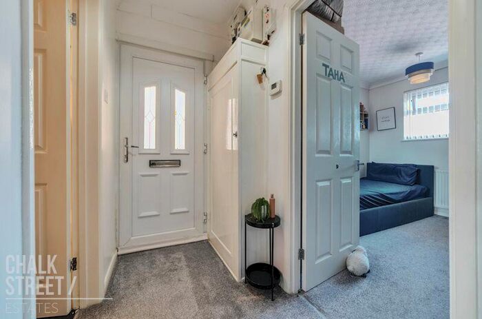 2 Bedroom Semi-Detached Bungalow For Sale In Arterial Avenue, Rainham, RM13