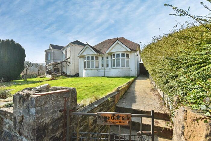 3 Bedroom Bungalow For Sale In Brynlloi Road, Glanamman, Ammanford, Carmarthenshire, SA18
