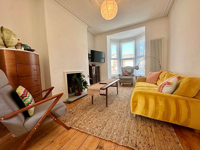 4 Bedroom Semi-Detached House To Rent In Stansted Road, Portsmouth, Hampshire, PO5