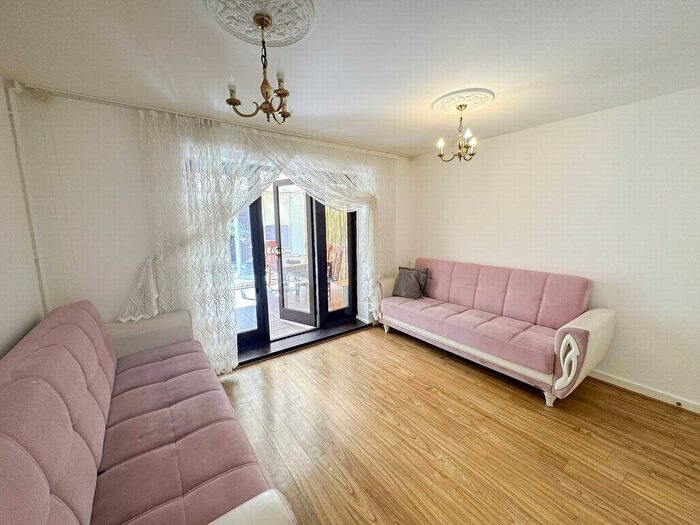 4 Bedroom Terraced House To Rent In Ching Way, Chingford, E4