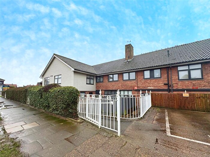 2 Bedroom Apartment For Sale In Hawthorn Drive, Ipswich, Suffolk, IP2