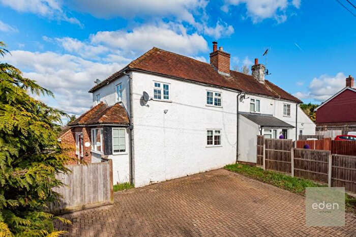 3 Bedroom Semi-Detached House For Sale In Barming Road, Wateringbury, ME18