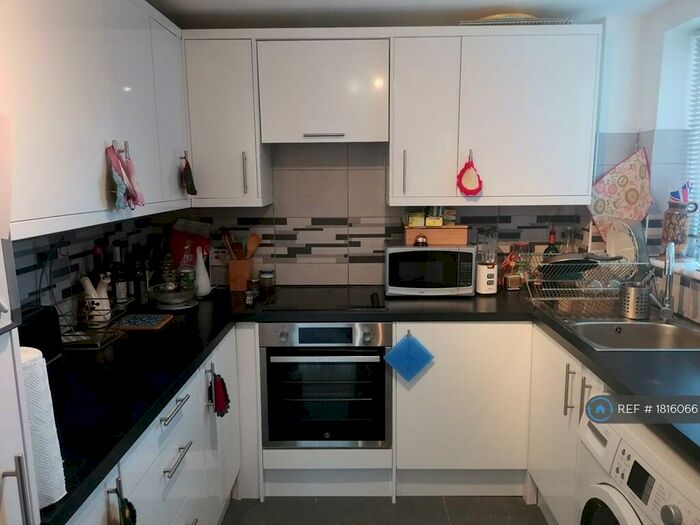 1 Bedroom Flat To Rent In Varcoe Road, London, SE16