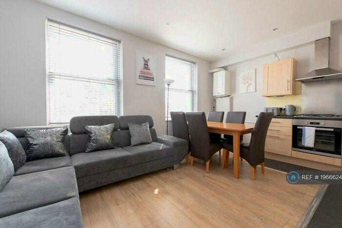 3 Bedroom Maisonette To Rent In Castlehaven Road, London, NW1