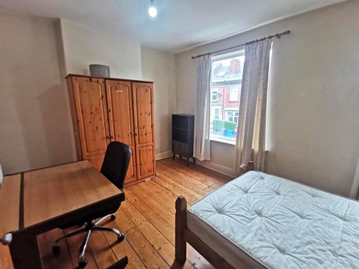 3 Bedroom Semi Detached House To Rent In Spring House Road, S10