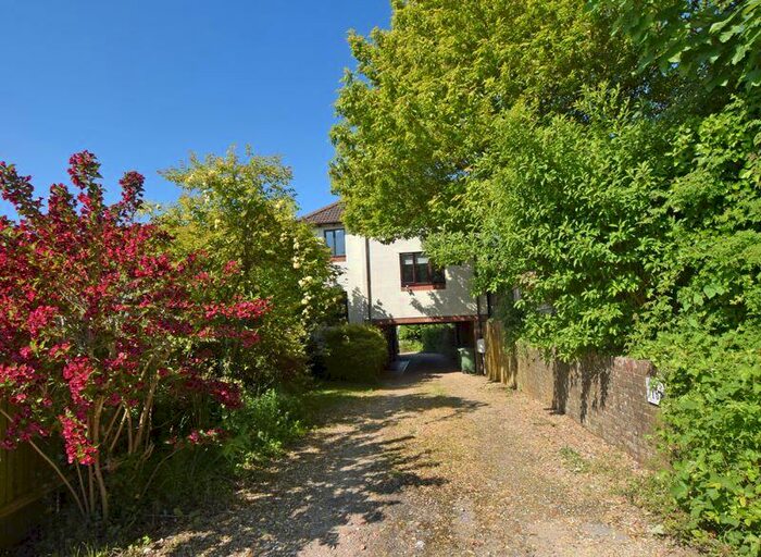 2 Bedroom Flat To Rent In Mount Pleasant Road, Alton, GU34