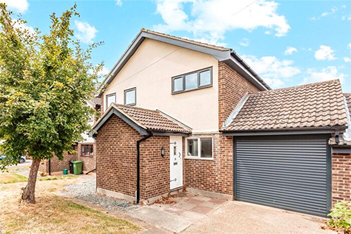 4 Bedroom Detached House For Sale In Silver Way, Wickford, Essex, SS11