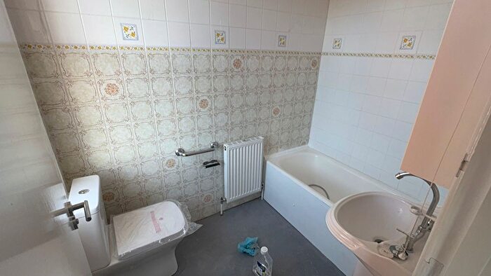 Studio To Rent In Bushey Grove Road, Bushey Watford, WD23