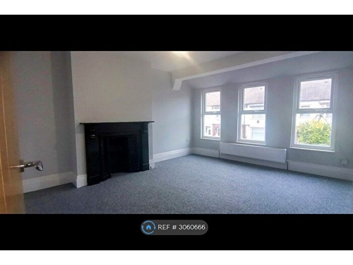 4 Bedroom Flat To Rent In Fairfax Drive, Westcliff-On-Sea, SS0