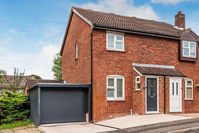 2 Bedroom Semi-detached House For Sale In Hawthorn Walk, Tunbridge Wells, TN2