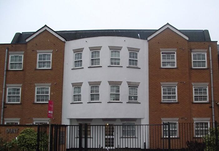 3 Bedroom Flat To Rent In - Headstone Road, Harrow, HA1