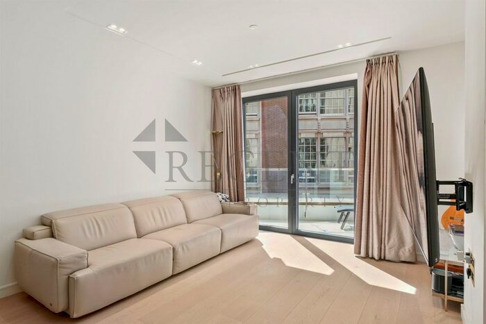 3 Bedroom Flat To Rent In Lincoln Square, Portugal Street, WC2A