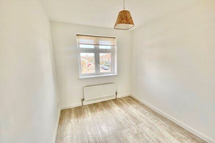 4 Bedroom Property To Rent In Hervey Close, London, N3