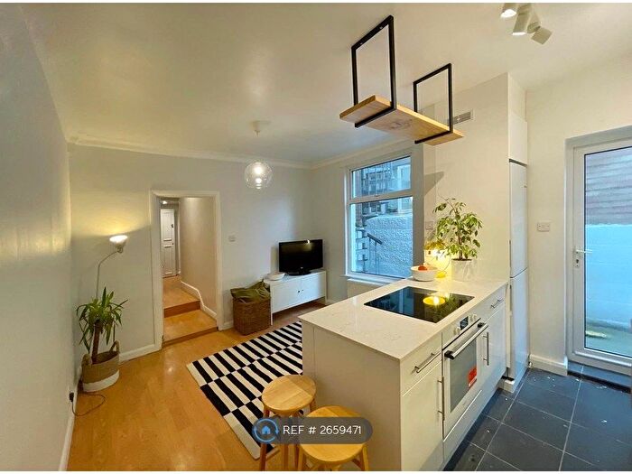 2 Bedroom Flat To Rent In Ground Floor, London, W5