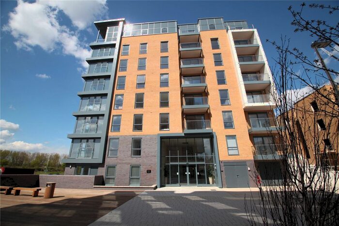 2 Bedroom Flat To Rent In Skylark House, Drake Way, Reading, Berkshire, RG2