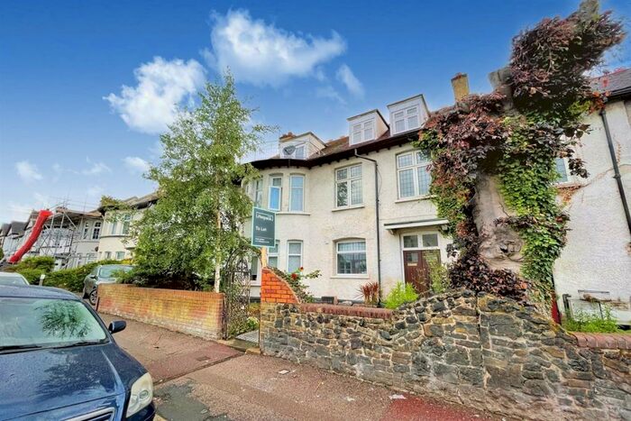 2 Bedroom Flat To Rent In Elderton Road, Essex, SS0