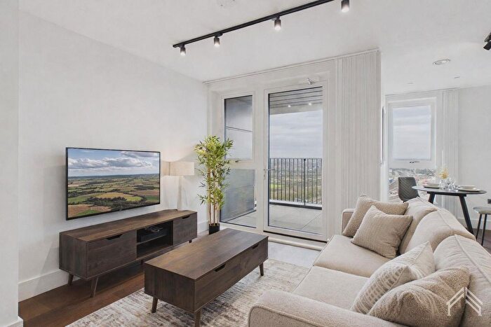 Studio To Rent In Waterway House, London, NW10