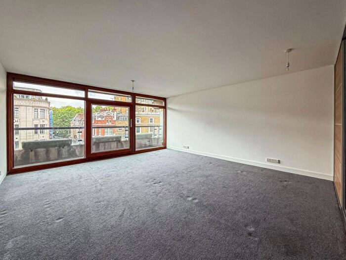 Maisonette For Sale In Barbican, London, EC2Y