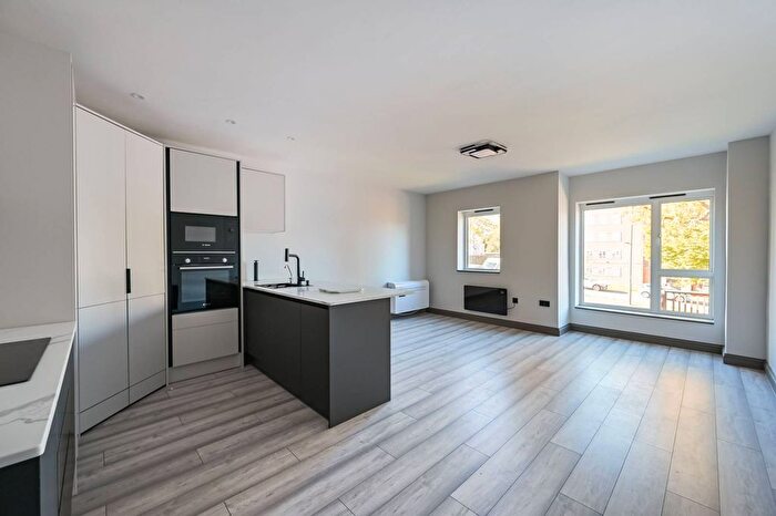 2 Bedroom Flat To Rent In Colney Hatch Lane, London, Colney Hatch, London, N10