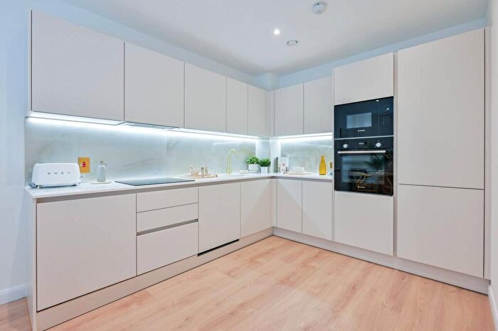 2 Bedroom Flat To Rent In Solomons Passage, Peckham Rye, London, SE15