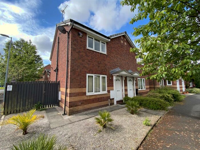 3 Bedroom Semi-Detached House To Rent In Velour Close, Trinity Riverside, M3