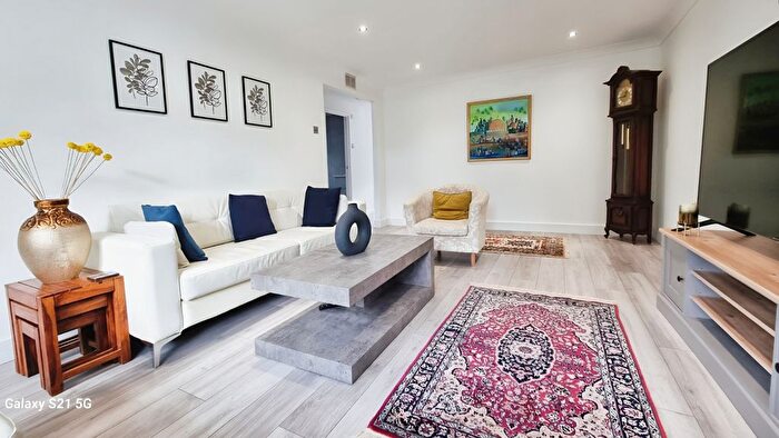 3 Bedroom Bungalow To Rent In Abercorn Way, Woking, GU21