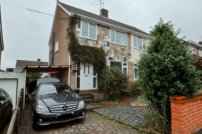 3 Bedroom Semi-Detached House To Rent In Roseberry Avenue, Benfleet, SS7