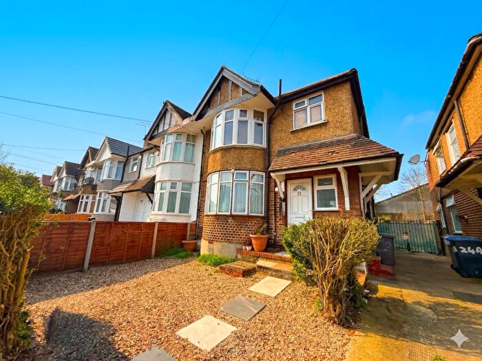 2 Bedroom Flat To Rent In Braemar Avenue, London, NW10