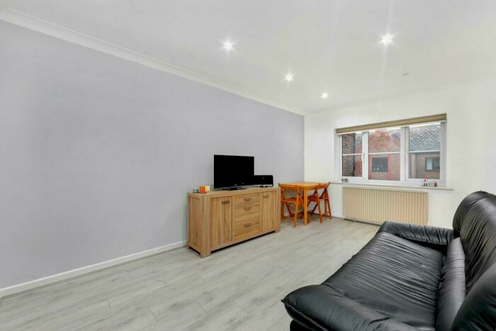 1 Bedroom Flat To Rent In Brunswick Quay, London, SE16