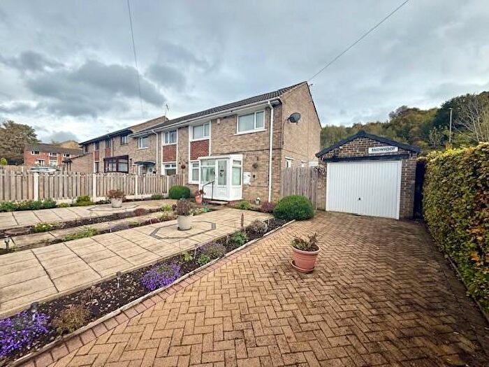 2 Bedroom Town House For Sale In Brow Foot, Shipley, BD18