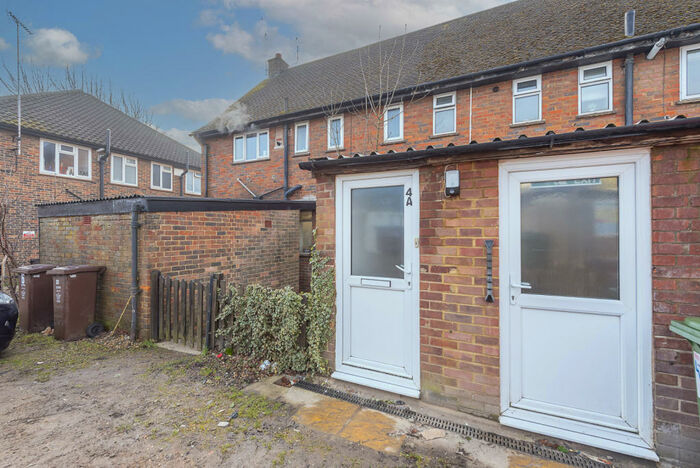 1 Bedroom Maisonette To Rent In Grove Road, Harpenden, Hertfordshire, AL5