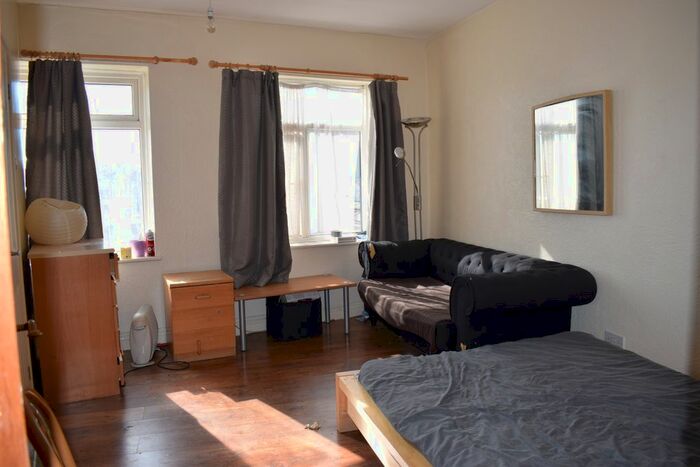 Studio To Rent In Limewood Court, Beehive Lane, Ilford IG4