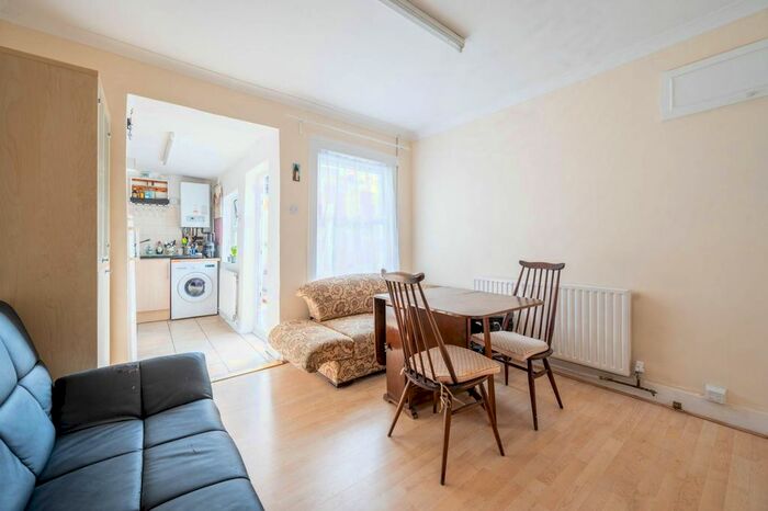 3 Bedroom Property To Rent In Wallis Cottages, Brixton Hill, London, SW2