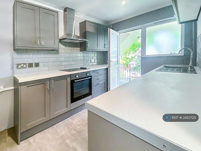 2 Bedroom Flat To Rent In Grove Park, London, SE12
