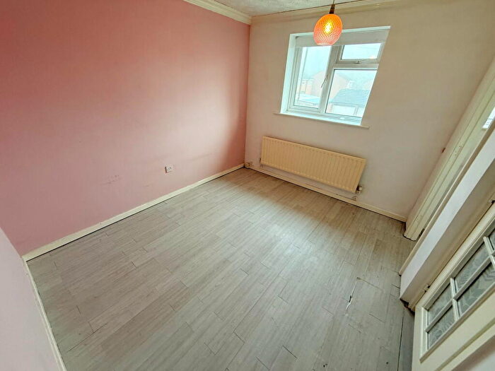 2 Bedroom End Of Terrace House To Rent In Kingfisher View, Stechford, B34