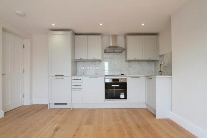 2 Bedroom Flat To Rent In Butchers Row, Banbury, Oxon, OX16