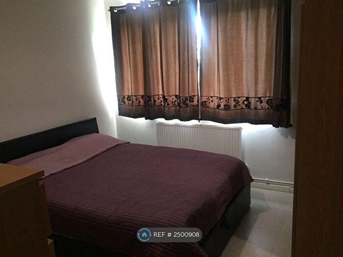 1 Bedroom Flat To Rent In Egbury House, London, SW15