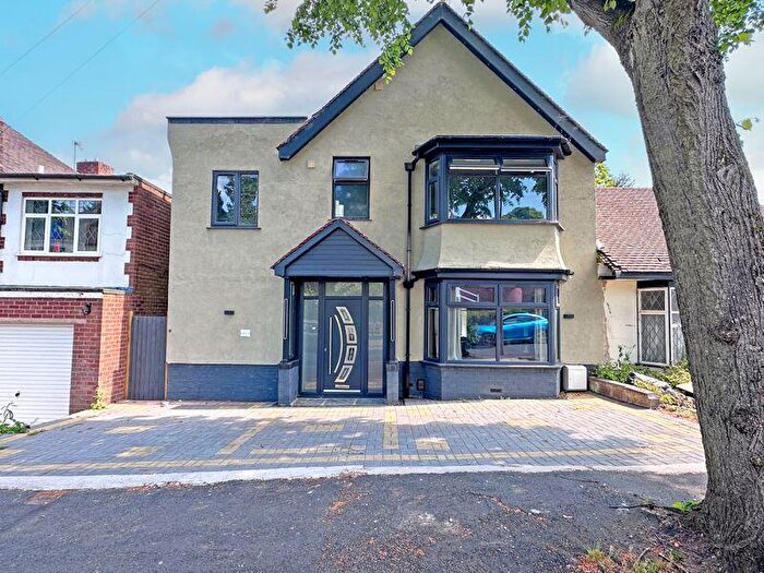 5 Bedroom Semi Detached House For Sale In Charlemont Avenue, West Bromwich, B71