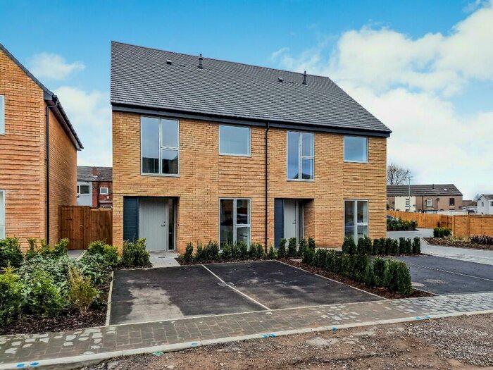 3 Bedroom Semi-Detached House To Rent In Spinney Way, Bolton, Westhoughton, BL5