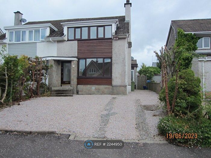 3 Bedroom Semi-Detached House To Rent In Hillend Road, Glasgow, G76