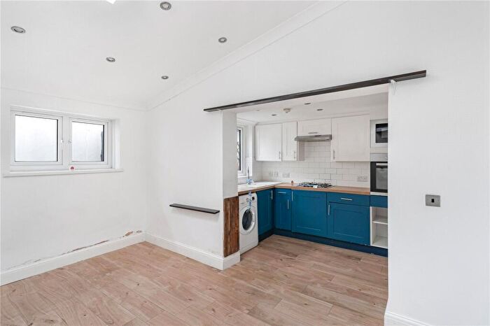 1 Bedroom Maisonette For Sale In Parchmore Road, Thornton Heath, CR7