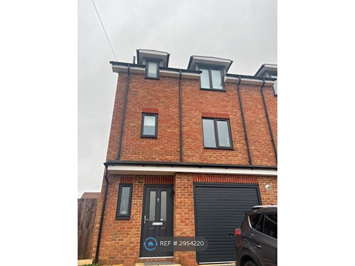 3 Bedroom Semi Detached House To Rent In Eddy Road, Aldershot, GU12
